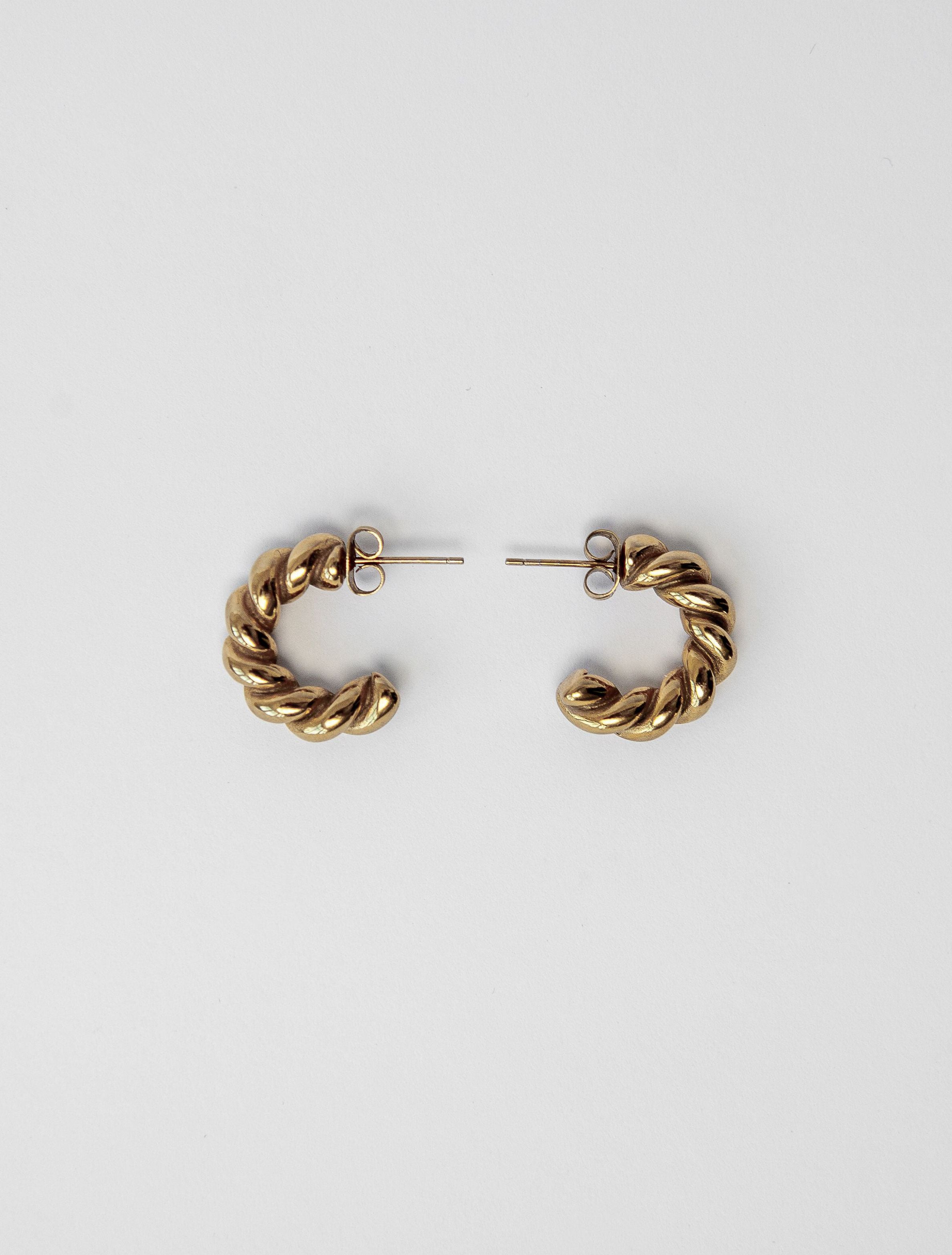 Złote kolczyki skręcane koła Croissant